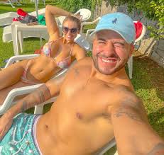 Após nudes vazados, casal fatura alto em plataformas +18: Pesadelo se  tornou sonho