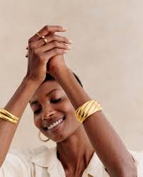 sezanearchives Martha ring gold ecru It's gold with a white stone (