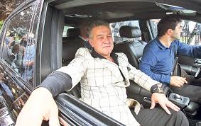 Patronul echipei steaua, gigi becali, fost europarlamentar, este un familist convins şi nu există duminică în care să nu calce pragul unei biserici. Gigi Becali E Bun De PlatÄƒ Si Din PuscÄƒrie Libertatea