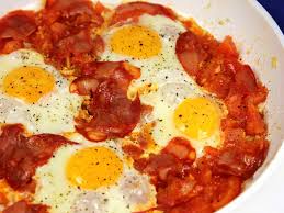Oeufs A La Tomate Et Chorizo Recette Recettes Recette Chorizo Recettes De Cuisine Et Recette