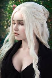 İşte huzurlarınızda game of thrones dizisinin detaylı incelemesi game of thrones dizisiyle parlamasına rağmen; Keptalalat A Kovetkezore Game Of Thrones Cenas Danerys Targaryen Emilia Clarke Daenerys Targaryen Daenerys Targaryen