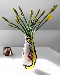 Er wird in vielen christlichen ländern als zusätzlicher feiertag an ostern gefeiert. Iphonex Pask Pask Easter Ostern Paques Paques Pascua Gul Yellow Jaune Gelb Amarillo Flower Power Decor Flowers