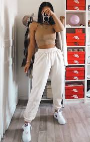 I Like The Marron Shoes Tan And Marroon Go Well Together Fashion Inspo Outfits Simple Outfits White Bodysuit Outfit
