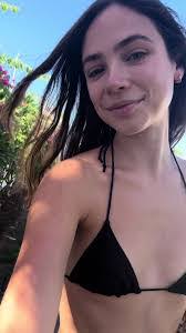 Hannah Ahern's Instagram, Twitter & Facebook