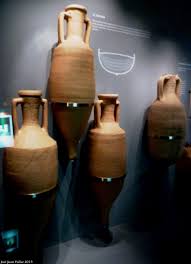 Las ánforas romanas de ampurias por josé m. nolla brufau este trabajo tiene por objeto estudiar y dar a conocer el conjunto de ánforas de época romana, enteras o fragmentadas, halladas en las excavaciones que a lo largo de este siglo se han llevado a cabo en las ruinas de ampurias. Pin On Fotografias De Piezas De Museos Y Exposiciones Photographs Of Pieces Of Museums And Exhibitions