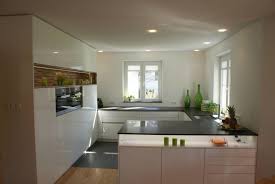 Kuche Mit Halbinsel Offene Kuche Fur Kleine Raume Kuchenfinder Offene Kuche Moderne Kuche Kuche