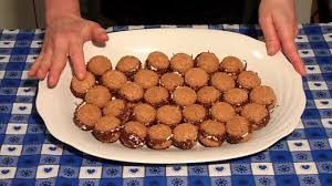Gli amaretti con mascarpone, cocco e caffè. Baci Di Dama Amaretto E Mascarpone Youtube