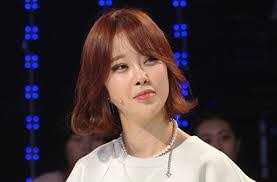 Iris Hyde's Instagram, Twitter & Facebook