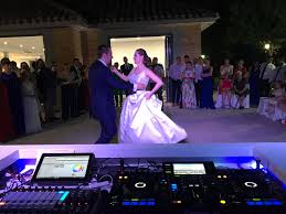 Combinan la elegancia y presencia dada su experiencia. Los Mejores Dj S Para Bodas En Madrid Para Contratar Con Luces Y Sonido