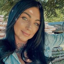 Dennis Uthe's Instagram, Twitter & Facebook