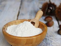 Fai una cernita delle castagne, eliminando quelle non buone. Come Fare La Farina Di Castagne A Casa Ricettedalmondo
