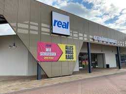 Experience of belonging to real madrid! Kaufland Kommt Real Verabschiedet Sich Aus Garbsen Ausverkauf Begonnen Garbsen City News