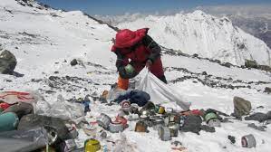 Everest is our tallest mountain. Tourismus Und Umweltschutz Mullberge Und Tote Bergsteiger Am Mount Everest Archiv