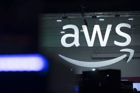 Logotipo da Amazon Web Services (AWS) com a nuvem azul e o texto AWS em destaque, simbolizando a computação em nuvem e a infraestrutura de IA.