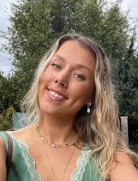 Leanne Hope's Instagram, Twitter & Facebook