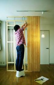 Hier lesen sie eine schritt für schritt ableitung für eine doppelt beplankte trockenbauwand. 14 Mobile Trennwand Ideen Trennwand Raumteiler Wande Zwischenwand