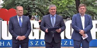 Facebook gives people the power to. Segitseg A Furdonek Bodo Sandor Ujabb Bertamogatasi Okiratot Adott At Hajduszoboszlon Videoval Debrecen Hirei Debreceni Hirek Debrecen Es Hajdu Bihar Megye Hirei Dehir Hu