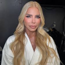 Katie Nova (@katienovamakeup) • Instagram photos and videos