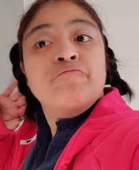 Preparativos de Eva Rojas para el Desayuno Familiar