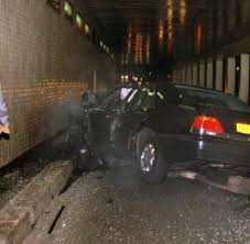 Ein agent des ägyptischen geheimdienstes stellte mehrere monate nach dem unfall die these auf, dass der britische geheimdienst mi6 den mord an lady diana. Neue Fotos Vom Tod Dianas Weil Es Den Schatten Eines Verdachts Gibt Welt