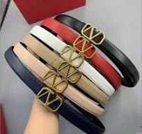‫وفر الكثير عند شراء Ladies Decorative Belts حزام نسائي من الجلد الكلاسيكي  من العلامة التجارية لون خالص، إبزيم ذهبي على شكل حرف V، تصميم فاخر مزخرف،  ...‬‎