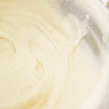 Cupcakes De Base A La Vanille Ricardo Recipe In 2020 Vanilla Cupcakes Desserts Vanilla Frosting