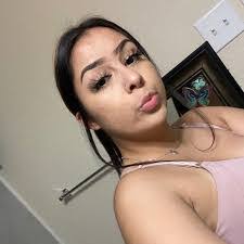 Delia Dean's Instagram, Twitter & Facebook