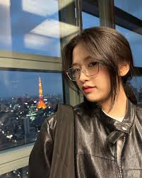 ▶︎[190811] A Chinese fan bought Yujin a pair of shoes, but was anxious  whether or not she recieved it because she was never seen wearing them..  When the fan asked Yujin the