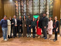 🌍💡 Encuentro de Impacto Internacional en la Facultad de Medicina La  Facultad de Medicina recibió con entusiasmo a Peter Raucci y Aaliyah  Nadirah Madyun, líderes del Centro Global SNF para la Salud