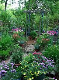 Landscaping Doesn T Have To Be An Expensive Investment There Are A Lot Of Affordable Projects That Will Make Your Garden Garten Cottage Garten Landschaftsbau