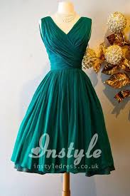 Vintage Sleeveless V Neck Emerald Green Pleated Knee Length Bridesmaid Dress Ball Dresses Knee Length Bridesmaid Dresses Green Bridesmaid Dresses Short