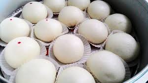 400 g tepung gandum ( 4 cawan tepung) 1/2 peket yis mauripan yang telah dikembangkan dengan air suam 2 sudu gula pasir 1 sudu majerin 2 sudu susu tepung sedikit garam sedikit air untuk mencanai doh. Resepi Pau Gebu