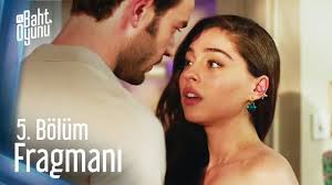 'baht oyunu', ilk aşkıyla mutluluğu bulamayan ve sonsuza kadar mutsuz olacağına inanan ada'nın hikayesidir. Baht Oyunu 5 Bolum Fragmani Youtube