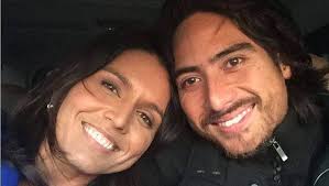 Surrounded by swaying palm trees, pounding surf, and luscious mountain ranges on tutuila island, tulsi was born to carol and mike gabbard as the fourth. Meet The Guitar Strumming Kiwi Surfer Dude Who S Become Us Presidential Candidate Tulsi Gabbard S Secret Weapon Stuff Co Nz
