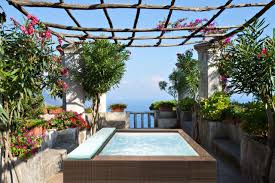 Volendo installare una minipiscina idromassaggio circolare o rettangolare di circa di mt.2 risulta un. Piscina Idromassaggio In Terrazza Il Sogno Diventa Realta Come Ristrutturare La Casa