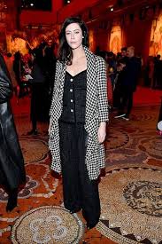 Photo ajoutée le 4 novembre 2002 |copyright mars distribution stars anna mouglalis, zachary knighton description anna mouglalis et zach knighton. Anna Mouglalis Baron Noir Decouvrez Les Hommes De Sa Vie