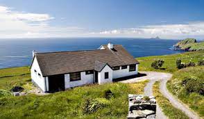 The stone building with a living space of about 320 square metres was built in the traditional irish style and originally used as a summer residence. Moyrisk Ferienhaus Irland Direkt Am Meer