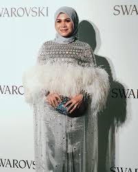 Dicatat oleh unknown di 9/29/2014 03:22:00 pg tiada ulasan: The Founder Of Bawal Exclusive Started With A Small Shop At Jalan Tar Now She Sells Rm50 000 Worth Of Scarves