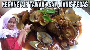 Tingkat salinitas atau keasinan mereka kurang dari 0,05%. Mencari Kerang Rawa Di Akhir Libur Sekolah By Wisma Putra