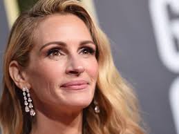 Julia Roberts Is Not Dead, Despite 'Sad News' Facebook Death Hoax |  Snopes.com