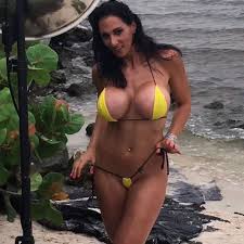 Laura B and Valencia - 64 porn photo