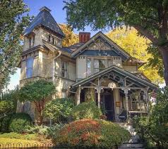 Some light fixtures are difficult to define for use on a colonial revival or a victorian house. Victorian Houses Housesvictorian Twitter Victorianarchitecture Old Victorian Homes Victorian Homes Victorian Home Exterior