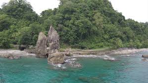 Masih berdekatan dengan pantai batu kuda, anda dapat menikmati campuran air laut dan air. Batu Layar Sebagai Aset Berharga Pariwisata Maluku Indonesia Kaya
