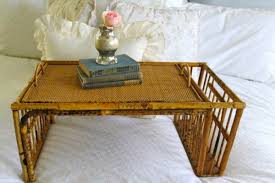 Damit ist ein perfektes frühstück im bett abgerundet. Fruhstuckstablett Furs Bett Fantastische Ideen Archzine Net