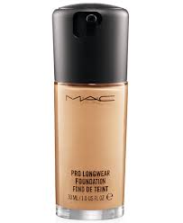 Set dengan loose powder agar lebih tahan lama di wajah. 6 Foundation Paling Tahan Lama Pilihan Cosmo