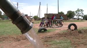 Oct 13, 2019 · alors que l'accès à l'eau potable est un enjeu capital pour les populations du continent africain. Afrique Du Sud Le Tourniquet Pompe A Eau Tv5monde Franzosisch Lernen