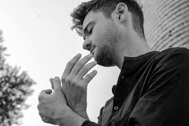 Σε κορυφαίο προορισμό για τους διαγωνιζόμενους της φετινής eurovision φαίνεται να αναδεικνύεται η ελλάδα! O Nikhths Apo To Azermpaitzan Ths Eurovision 2011 Eldar Gasimov Mila Stoys Kallitexnes Gr Eldar Gasimov The 2011 Eurovision Winner From Azerbaijan On Kallitexnes Gr Kallitexnes Gr