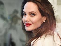 Früher habe es situationen gegeben, in denen die löwenmama in ihr zum vorschein kam. Angelina Jolie Ihre Kinder Mussen Sie Ans Essen Erinnern Bunte De
