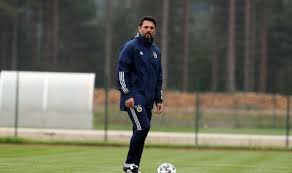 Elazığspor ve başakşehirde antrenör olarak görev yapan erol bulut, 2017 tarihinden bu yana yeni malatyaspor'un başında bulunmakta. Erol Bulut Tan Fenerbahce Ye Sampiyonluk Sozu