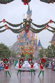 Pin By Aida Staas On Disney Disney World Christmas Disneyland Christmas Disney Paris